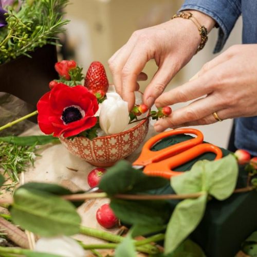 Un laboratorio di composizioni floreali in Villa Badia